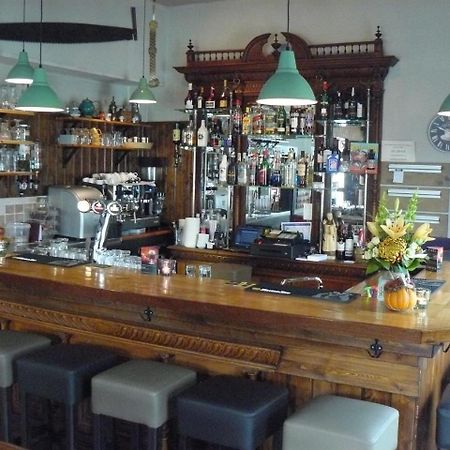 Strijen Eetcafe/Pension Nooitgedacht מראה חיצוני תמונה
