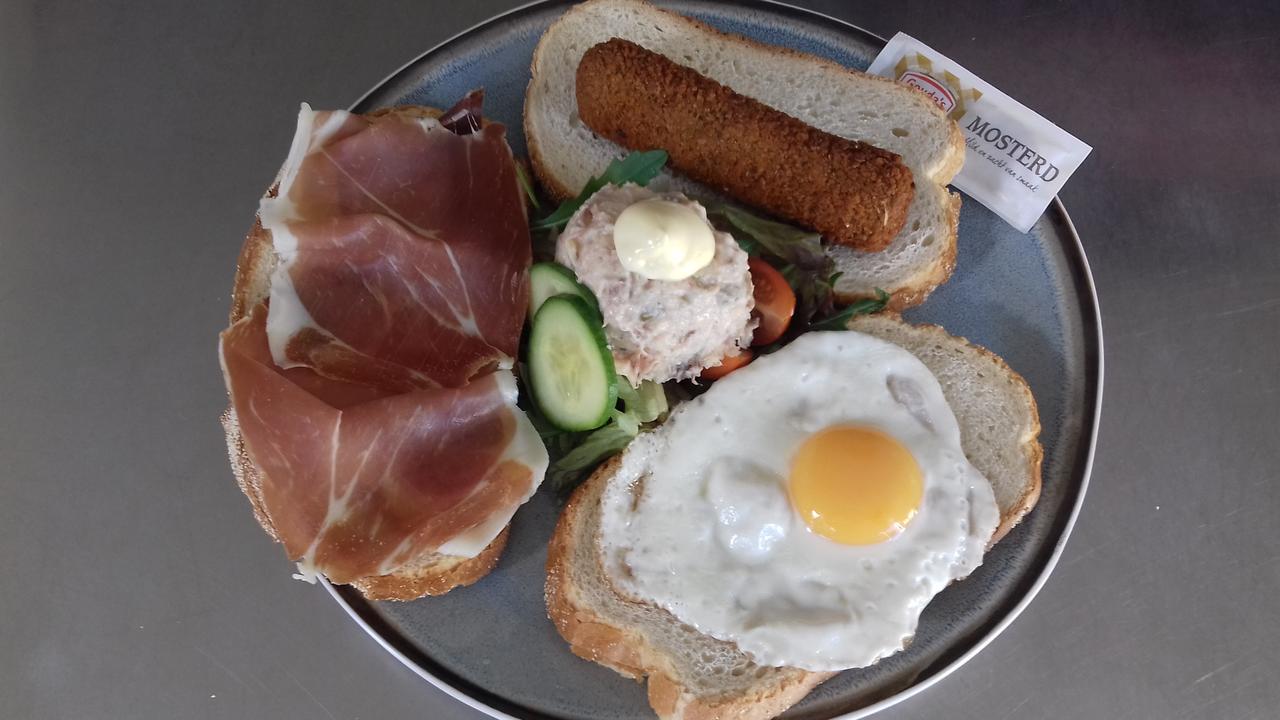 Strijen Eetcafe/Pension Nooitgedacht מראה חיצוני תמונה